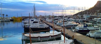 Housing near the center, / air conditioning 