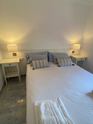 2 bedrooms, bed sheets