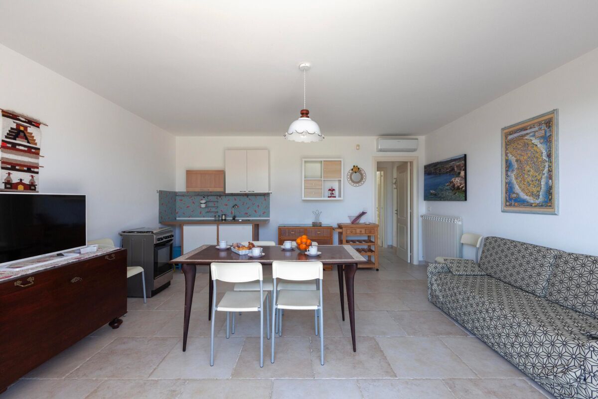 Fernseher, Tischtennisplatte