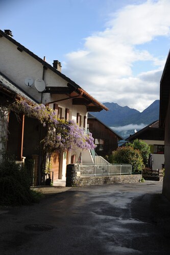 Large duplex 3 km from Lake Annecy