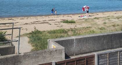 Bungalow mit 3 Schlafzimmern direkt am Strand