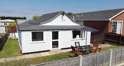 3 bedroom holiday bungalow on the beach front, Point Clear Essex