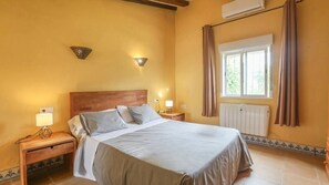 11 عدّة غرف نوم ومكواة/لوح كي وسرير سفر وواي فاي مجانًا