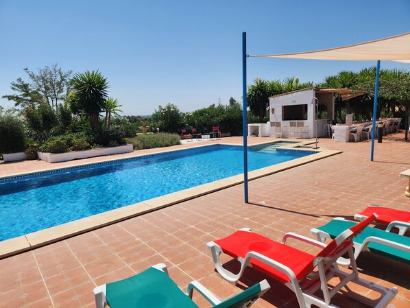 حمّام سباحة خارجي