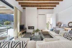 Televisión, chimenea