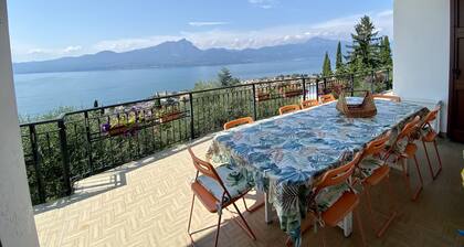 VILLA "I GELSOMINI" GARDASEE, spektakuläre Aussicht, mit Garten - 11 Personen