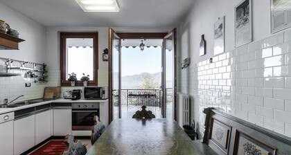 Villa I Gelsomini, 6 Bedrooms, Garden, Terrace, Stunning View of Lake Garda