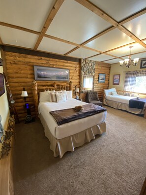 傳統四人房, 多張床, 按摩浴缸 | 高級寢具、獨特設計、獨特裝修、遮光窗簾/窗簾