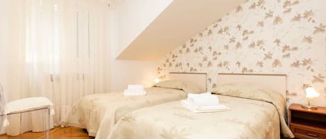 2 chambres, fer et planche à repasser, Wi-Fi gratuit, draps fournis