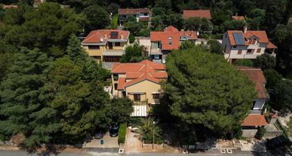 Chic 2-Bedroom Apartment, Perfect for 4