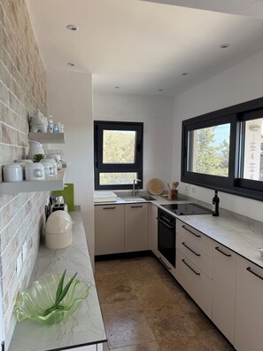 Refrigerador, horno, parrilla de estufa y lavavajillas 