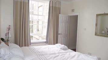 2 bedrooms, iron/ironing board, travel cot, free WiFi
