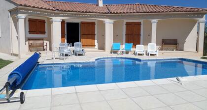 Villa climatisée avec piscine privée et vue panoramique