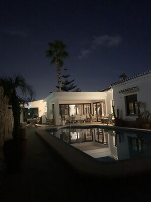 Pool - Close toHabaneras and La Zenia Boulevard suit all ages, Luxury villa (Torrevieja)