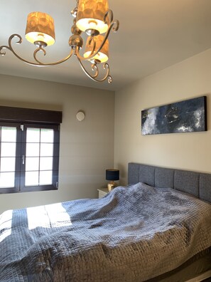 4 bedrooms, iron/ironing board, travel cot, free WiFi