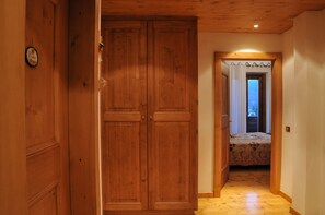 3 عدّة غرف نوم ومكواة/لوح كي وواي فاي مجانًا وملاءات أسرّة