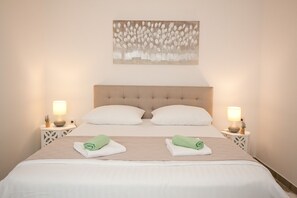 4 bedrooms, iron/ironing board, free WiFi, bed sheets