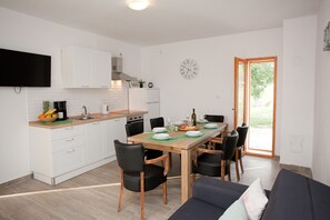 Kühlschrank, Mikrowelle, Ofen, Geschirrspüler
