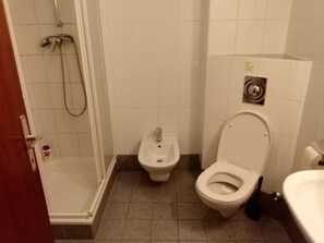 Tina, secadora de cabello, bidet