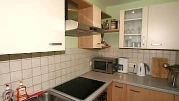 Køleskab, mikrobølgeovn, ovn, kogeplade