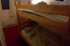 2 Schlafzimmer, Reisekinderbett, kostenloses WLAN