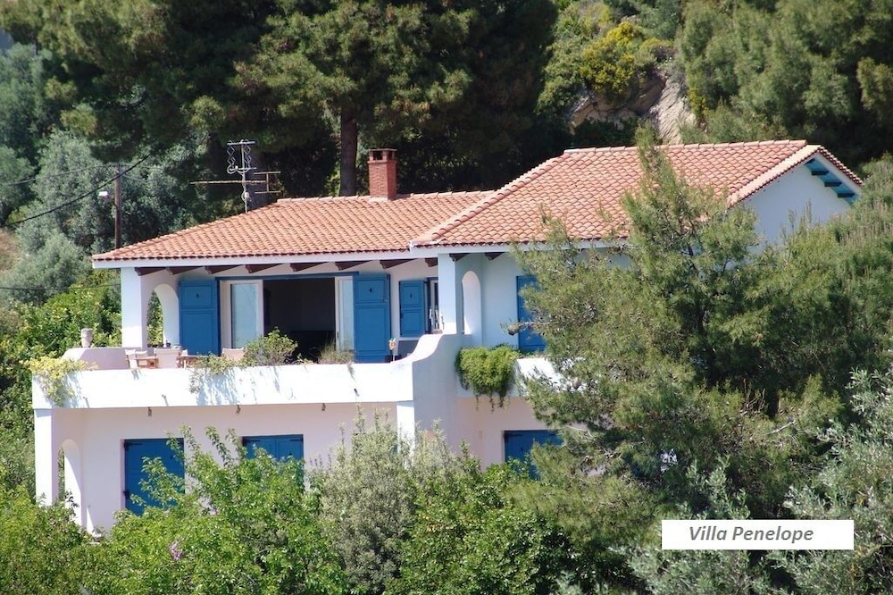 Seafront Villa with amazing view just 30 meters from semi-private beach