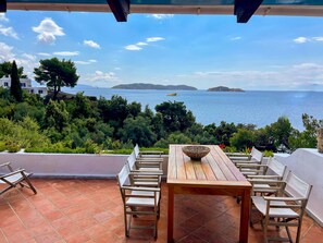 屋外ダイニングエリア