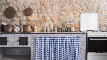 KylskÄp, mikrovÄgsugn, ugn och spishÀll