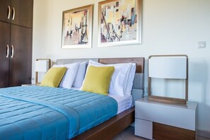 2 habitaciones, caja de seguridad en la habitación y escritorio 