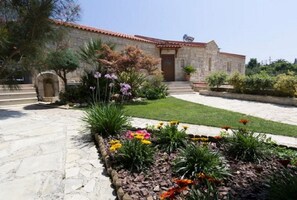 المنطقة المحيطة بالمنشأة