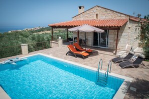 حمّام سباحة خارجي