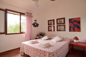 4 chambres, lit parapluie, Wi-Fi gratuit, draps fournis