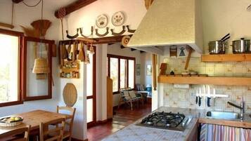 Frigorifero, forno, piano cottura, lavastoviglie