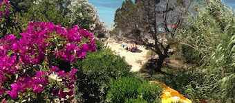 Cerdeña: espaciosa y luminosa villa con jardín a pocos metros del mar