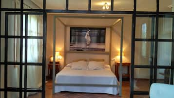 5 slaapkamers, een strijkplank/strijkijzer, gratis wifi, beddengoed