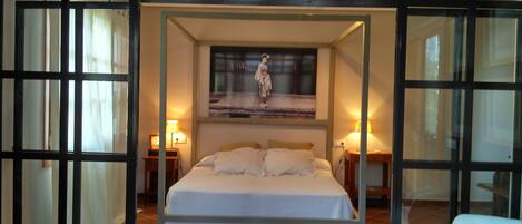 5 عدّة غرف نوم ومكواة/لوح كي وواي فاي مجانًا وملاءات أسرّة