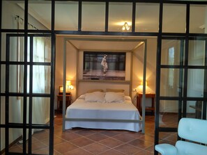 5 bedrooms, iron/ironing board, free WiFi, bed sheets