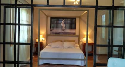 Magnífica Villa con jardin y piscina, vistas al campo golf y amigo de mascotas.