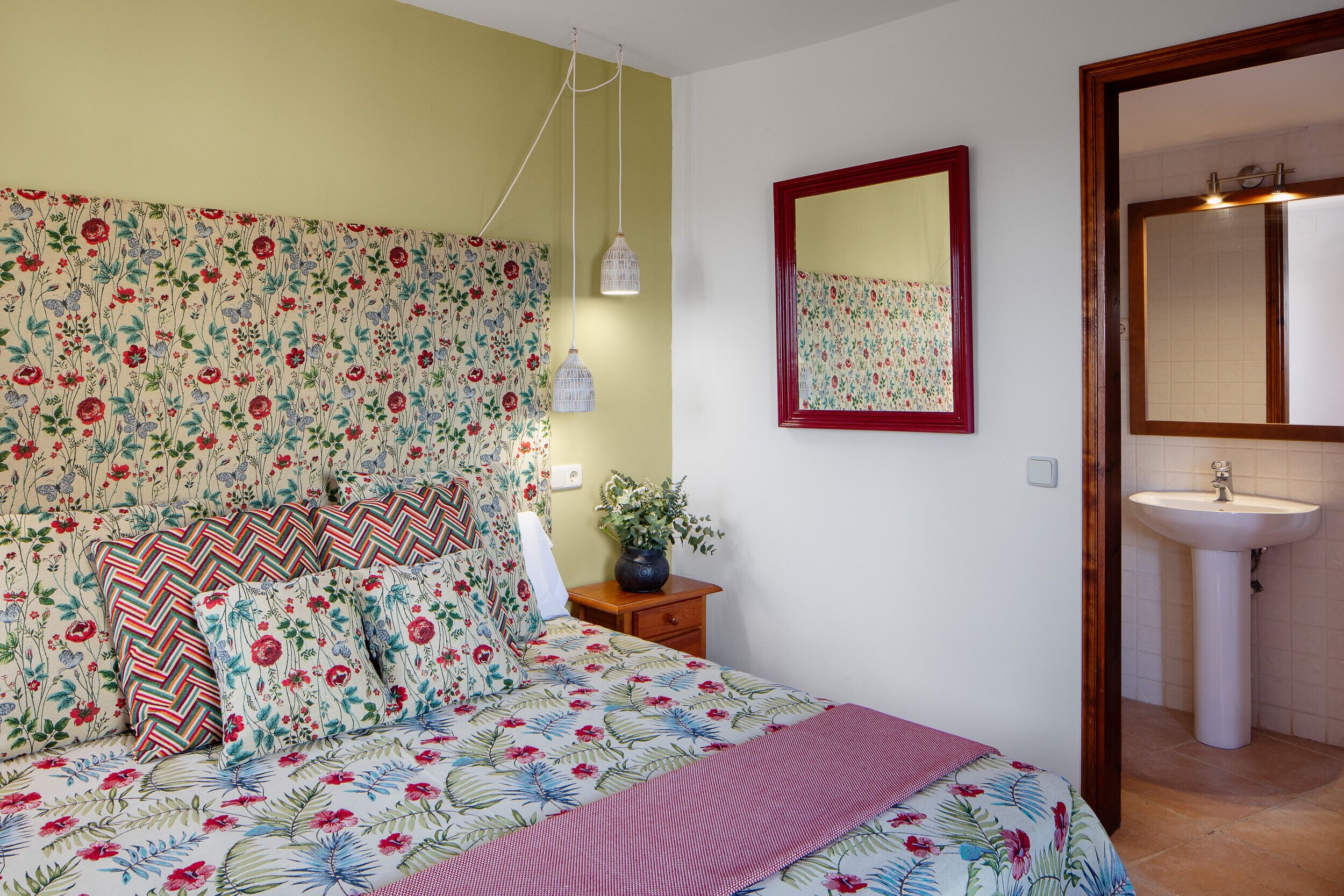 Villa Vallfort privacy and exlusivity with pool and bbq up to 30 people