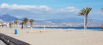 Fabelhafte Luxuswohnung 100m und 50m zum Strand, Meerblick, 2 Terrasse