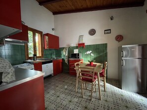Fridge, microwave, oven, stovetop - house / villa - 4 rooms - 6/7 persons (Paestum)