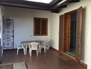 Outdoor dining - house / villa - 4 rooms - 6/7 persons (Paestum)