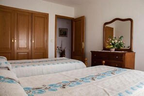 3 bedrooms, iron/ironing board, free WiFi, bed sheets