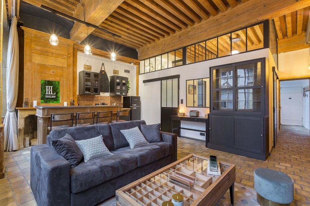 HOST INN Heart Old Lyon & SPA