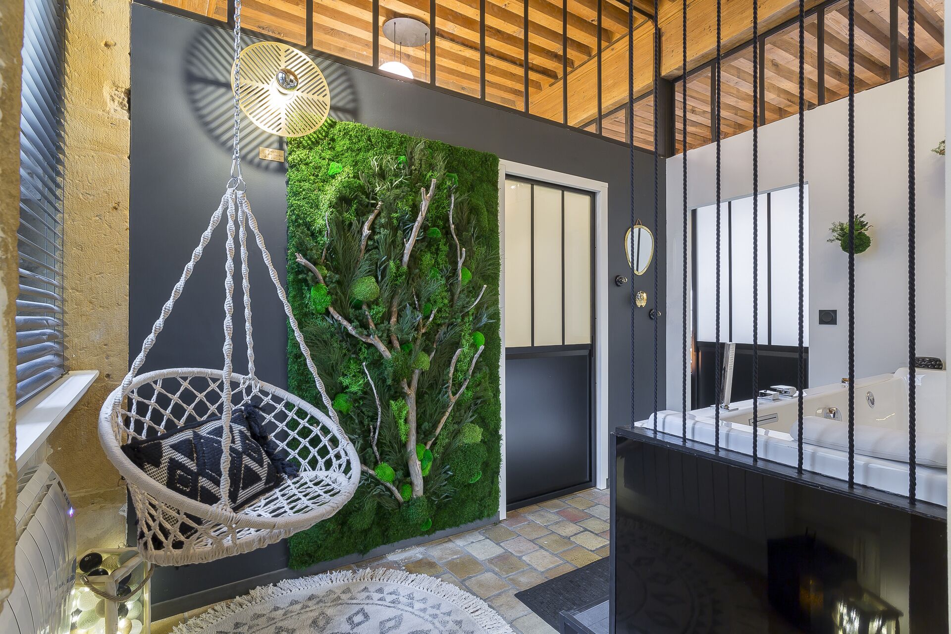 HOST INN Heart Old Lyon & SPA