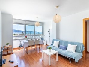 TV - Seafront apartment. 2 bedrooms (Empuriabrava)