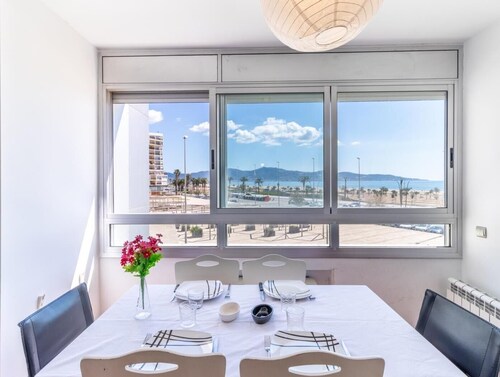 Appartement a bord de mer. 2 chambres a coucher