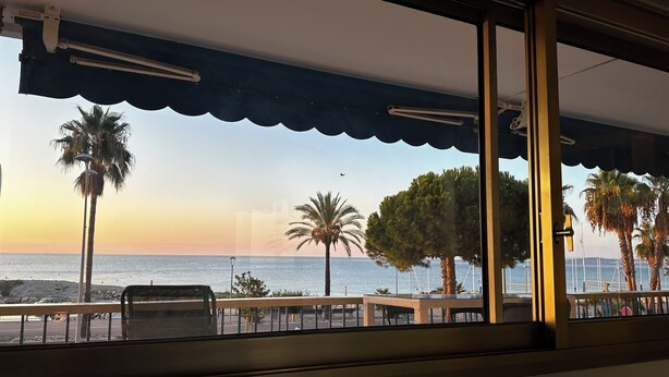 Interior - Beachfront Apartment, 180° Seaviews, huge pool- 5 km to Nice (Cagnes-Sur-Mer)