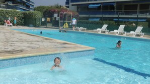Outdoor pool - Beachfront Apartment, 180° Seaviews, huge pool- 5 km to Nice (Cagnes-Sur-Mer)