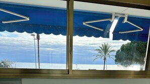 1 bedroom, iron/ironing board, WiFi, bed sheets - Beachfront Apartment, 180° Seaviews, huge pool- 5 km to Nice (Cagnes-Sur-Mer)